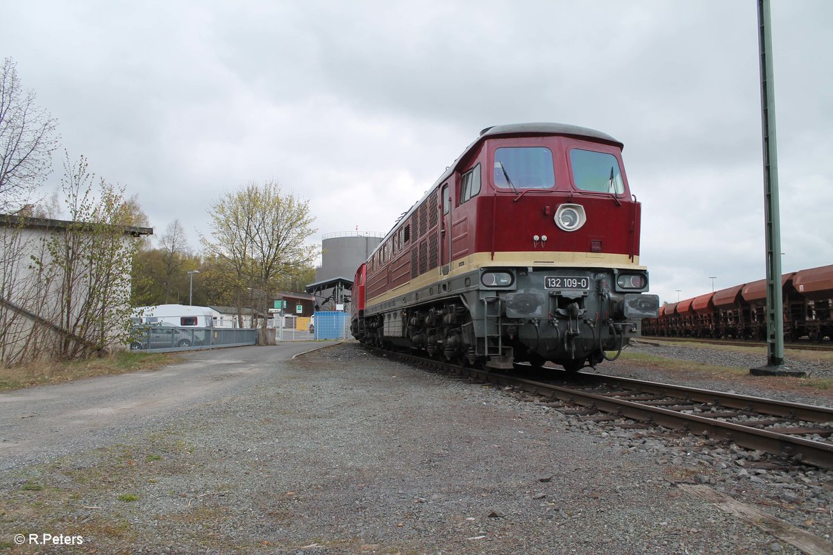 132 109 und 232 673-4 ruhen sich in Marktredwitz aus nach dem sie ein Kesselzug aus Hamburg brachten. 20.04.17