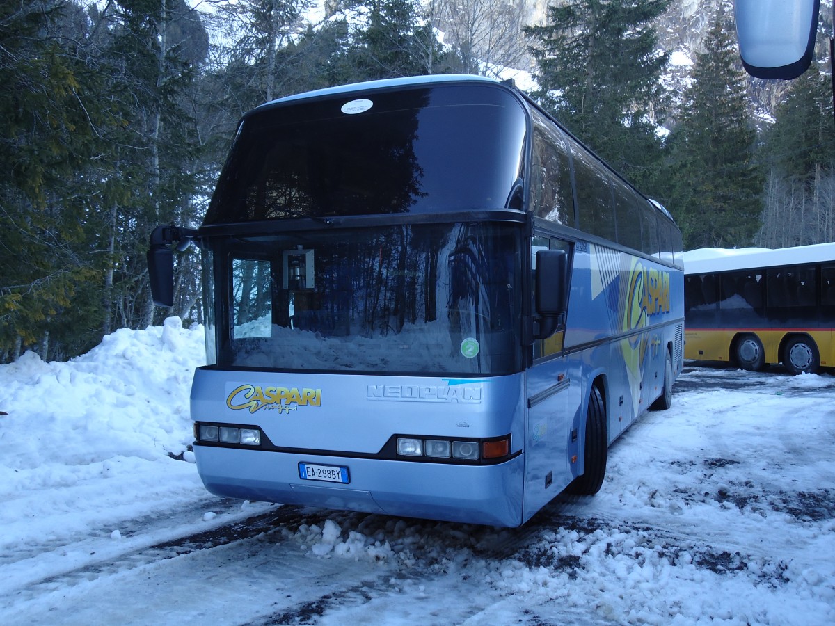 (132'105) - Aus Italien: Caspari, Reggio Emilia - EA-298 BY - Neoplan am 8. Januar 2011 in Adelboden, Unter dem Birg