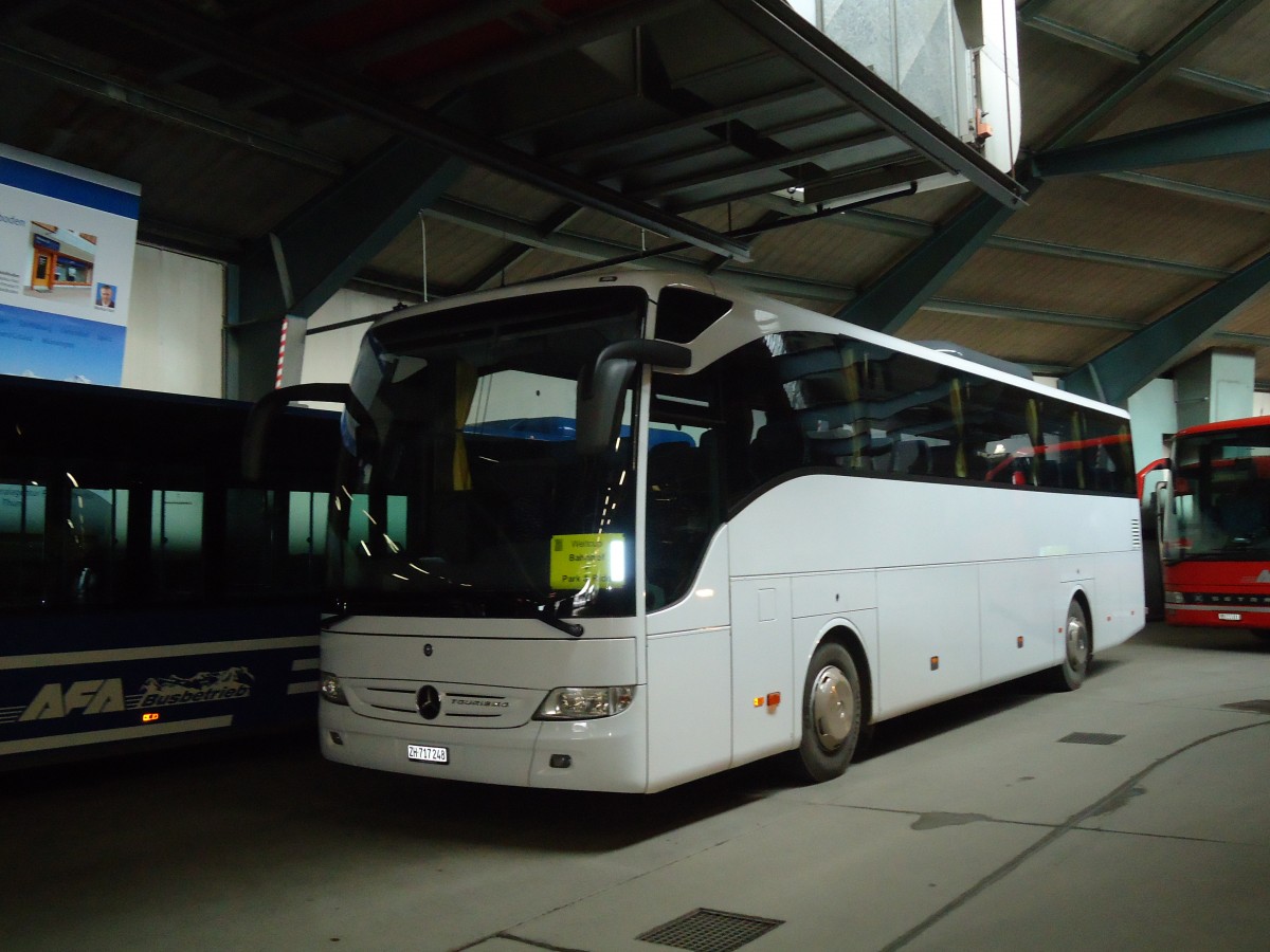 (132'280) - EvoBus, Kloten - ZH 717'248 - Mercedes am 9. Januar 2011 im Autobahnhof Adelboden