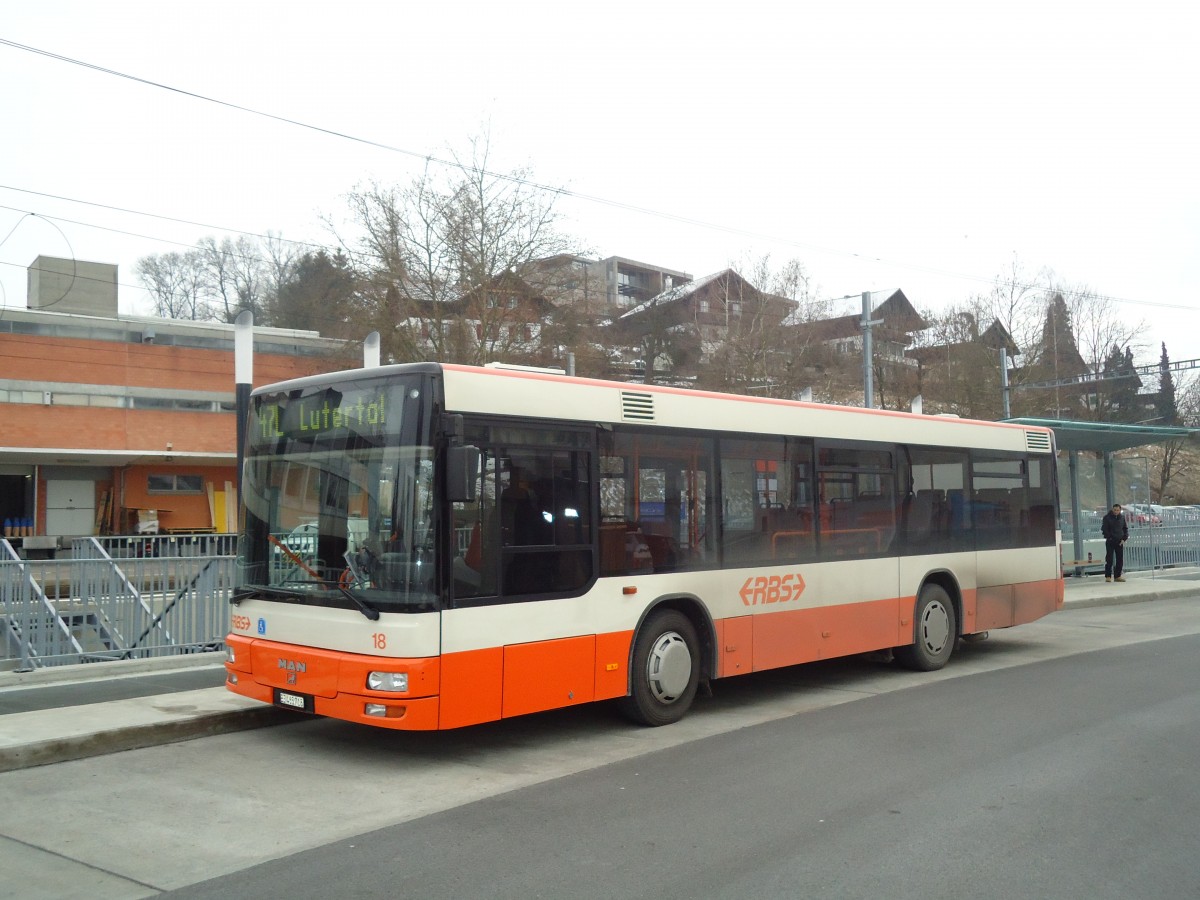 (132'421) - RBS Worblaufen - Nr. 18/BE 465'718 - MAN am 24. Januar 2011 beim Bahnhof Bolligen