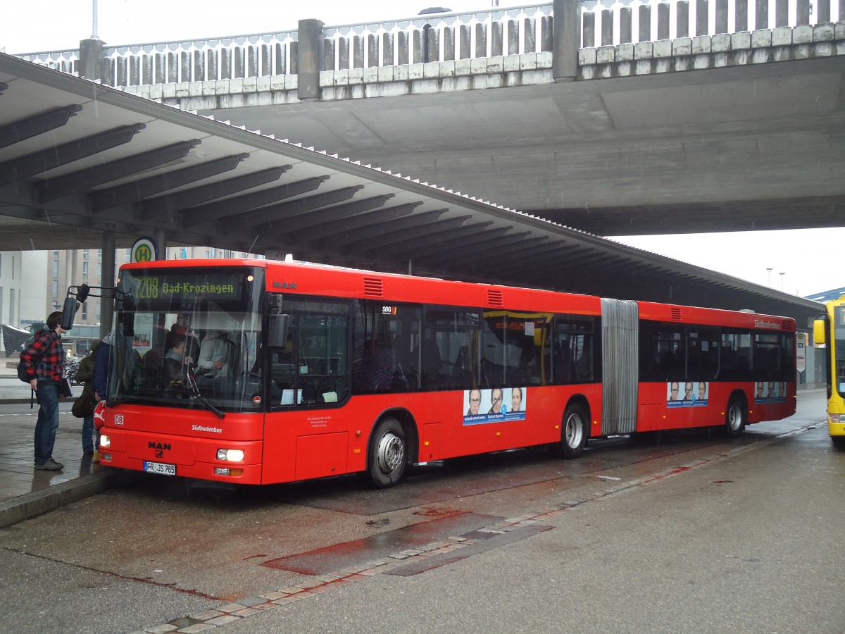 (132'644) - SBG Freiburg - FR-JS 785 - MAN am 21. Februar 2011 beim Bahnhof Freiburg