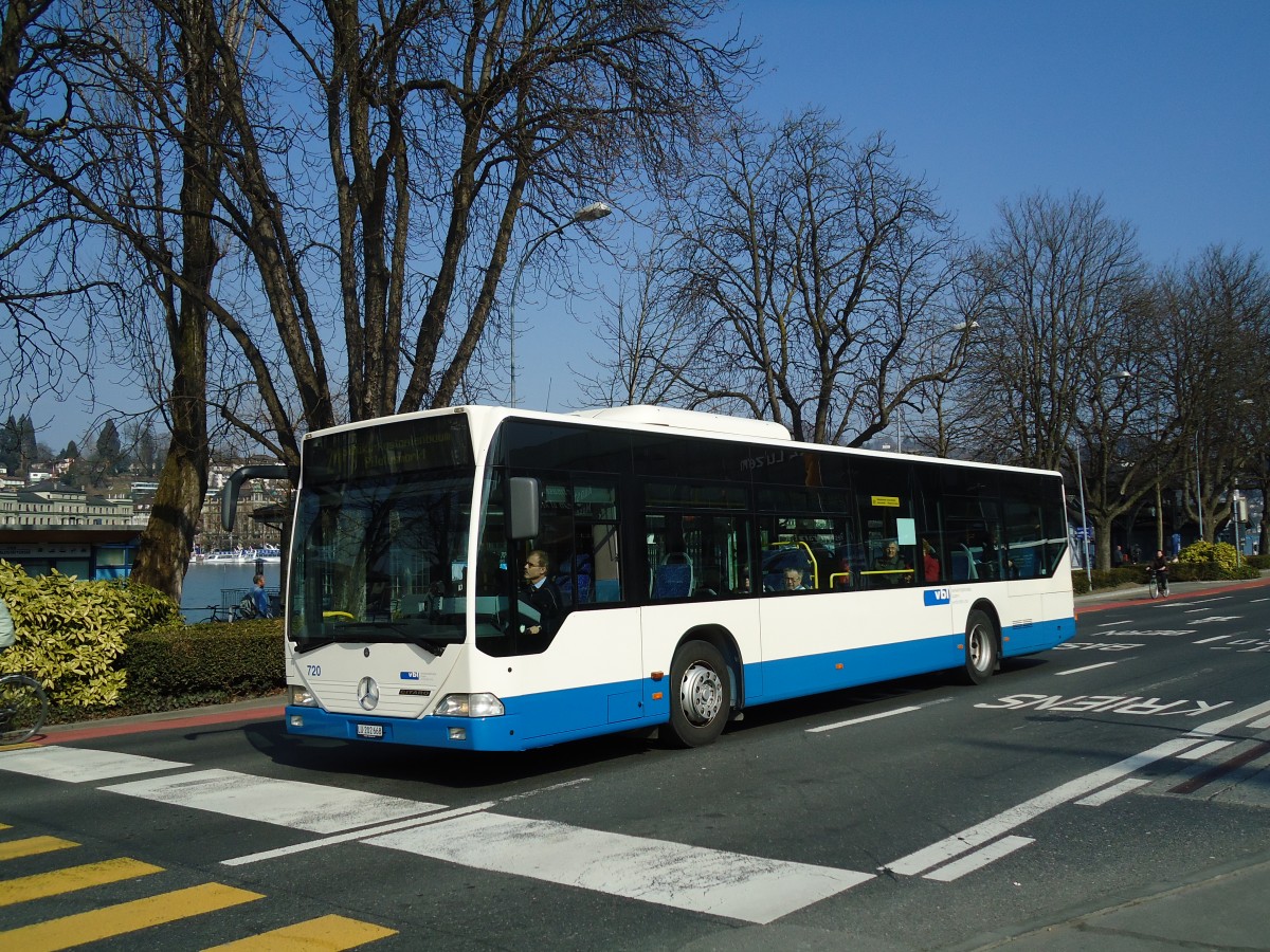 (133'042) - VBL Luzern - Nr. 720/LU 202'668 - Mercedes (ex Heggli, Kriens Nr. 720) am 11. Mrz 2011 beim Bahnhof Luzern