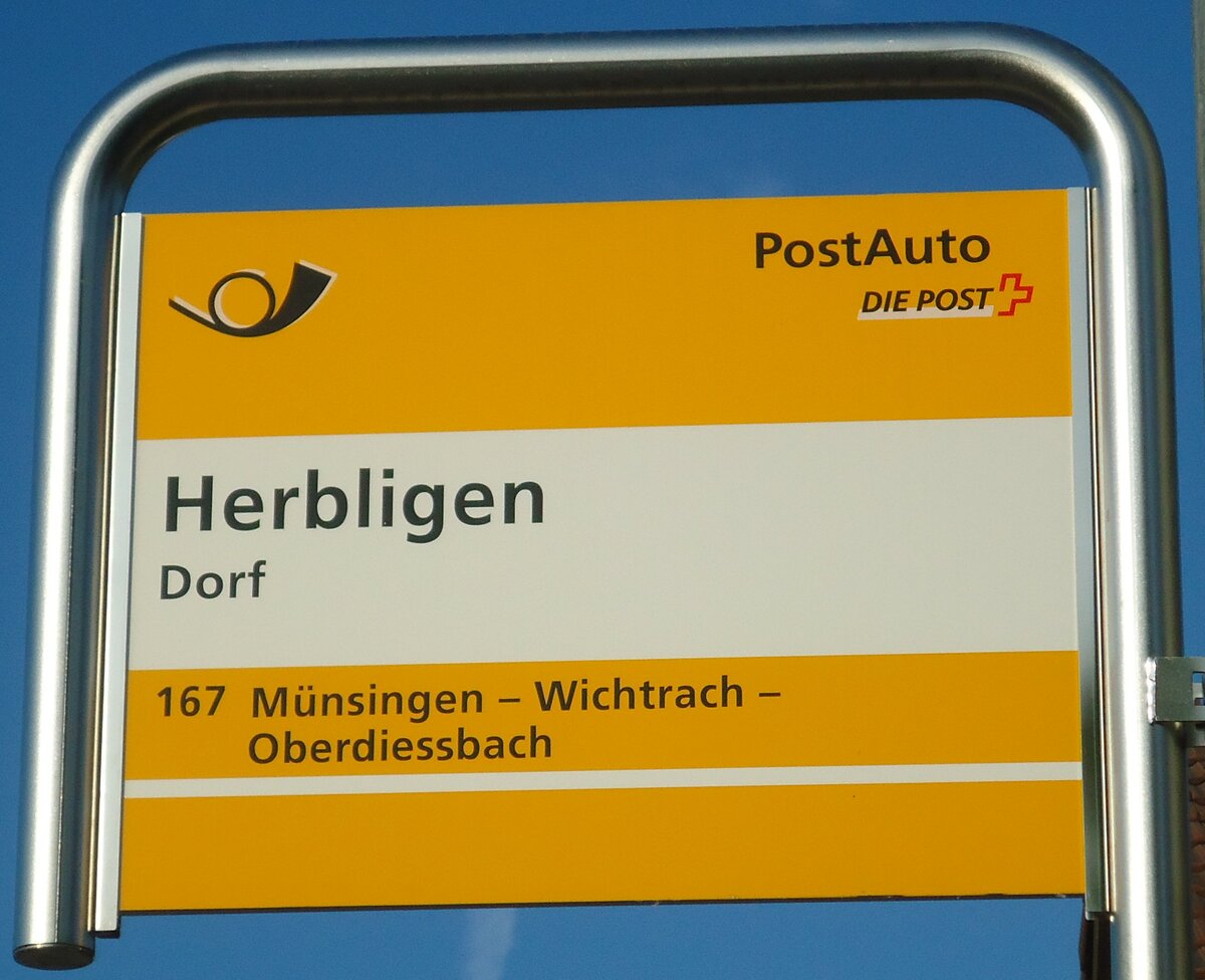(133'478) - PostAuto-Haltestellenschild - Herbligen, Dorf - am 25. April 2011