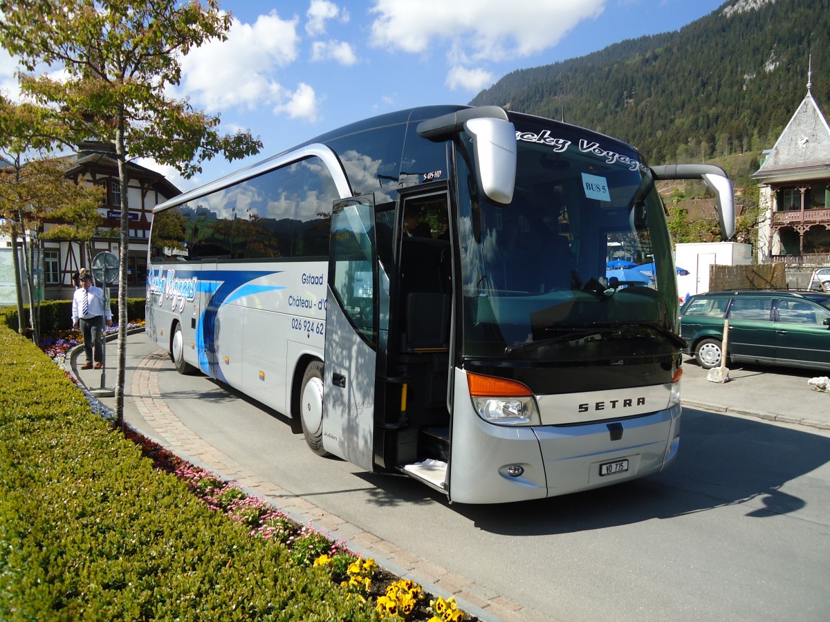 (133'496) - Jacky Voyages, Chteau-d'Oex - VD 735 - Setra am 30. April 2011 beim Bahnhof Zweisimmen