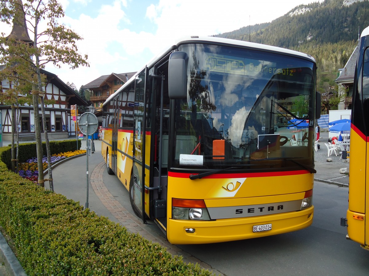 (133'501) - Kbli, Gstaad - BE 403'014 - Setra am 30. April 2011 beim Bahnhof Zweisimmen