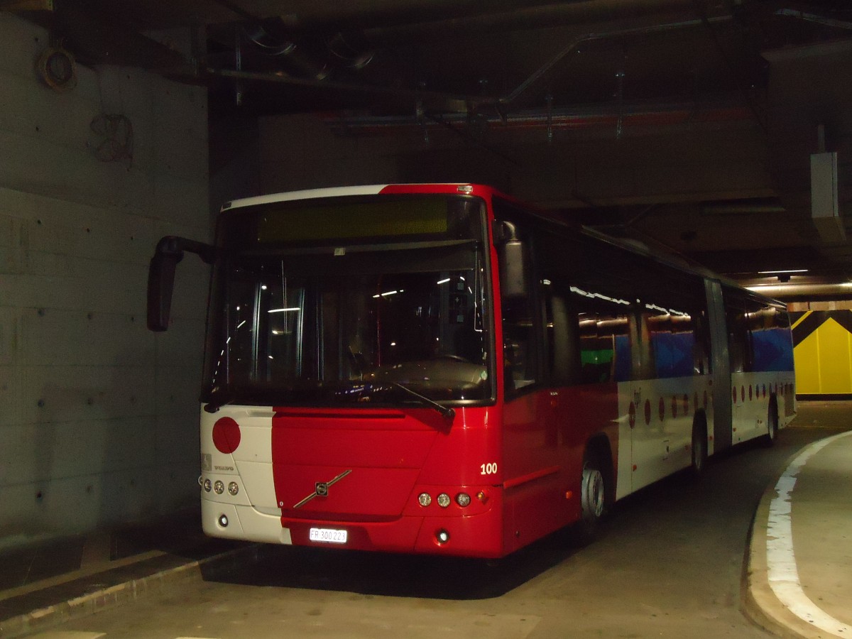 (135'651) - TPF Fribourg - Nr. 100/FR 300'223 - Volvo am 20. August 2011 in Fribourg, Busbahnhof