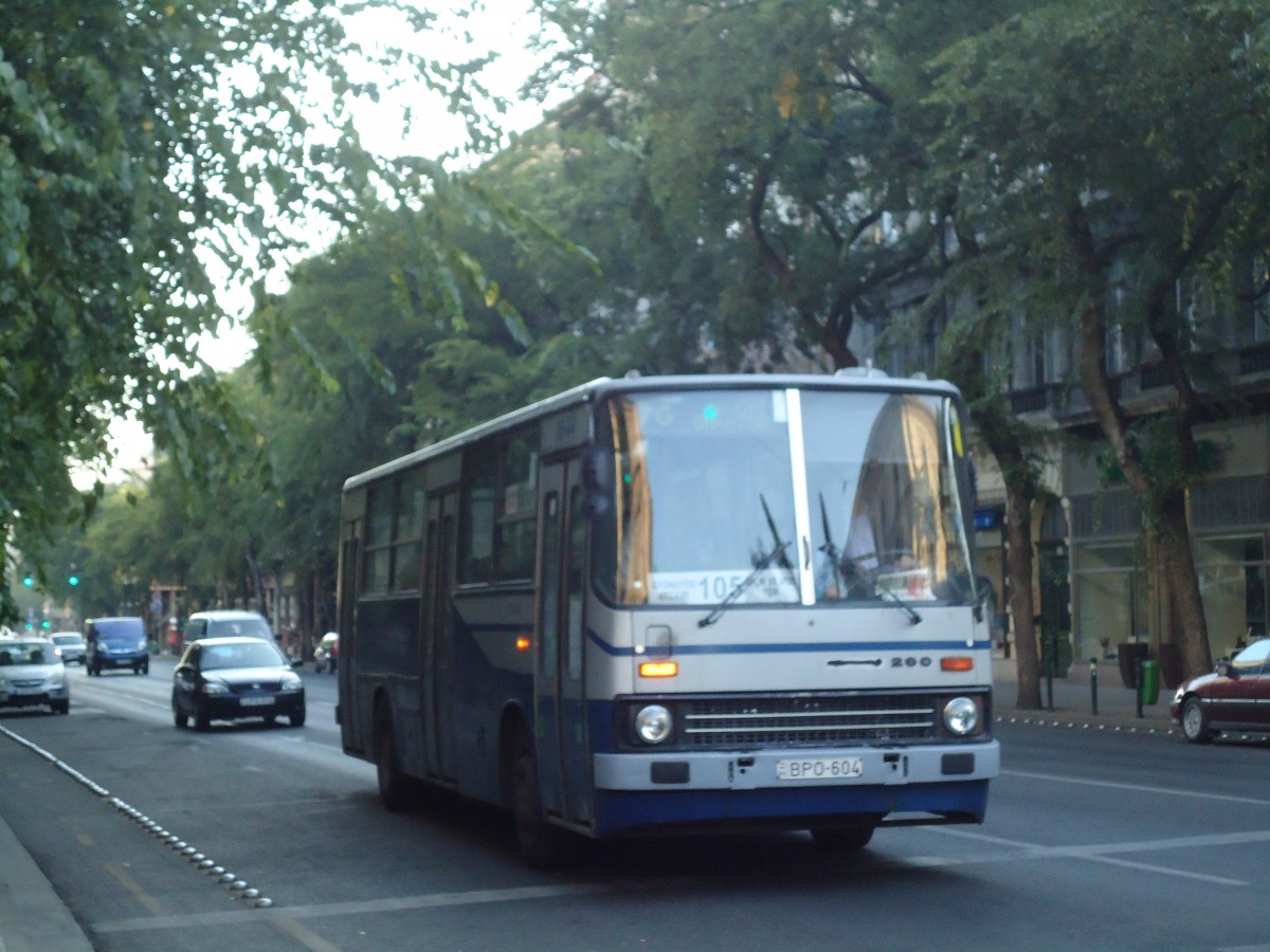 (136'277) - BKV Budapest - Nr. 06-04/BPO-604 - Ikarus am 3. Oktober 2011 in Budapest, M Andrssy t (Opera)