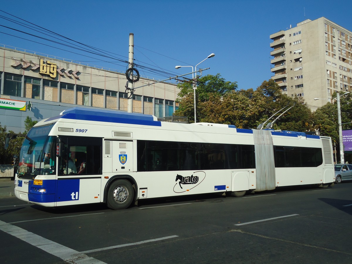 (136'436) - RATP Ploiesti - Nr. 5907/PH 907 - Neoplan Gelenkduobus (ex TL Lausanne/CH Nr. 805) am 5. Oktober 2011 beim Bahnhof Ploiesti Sd