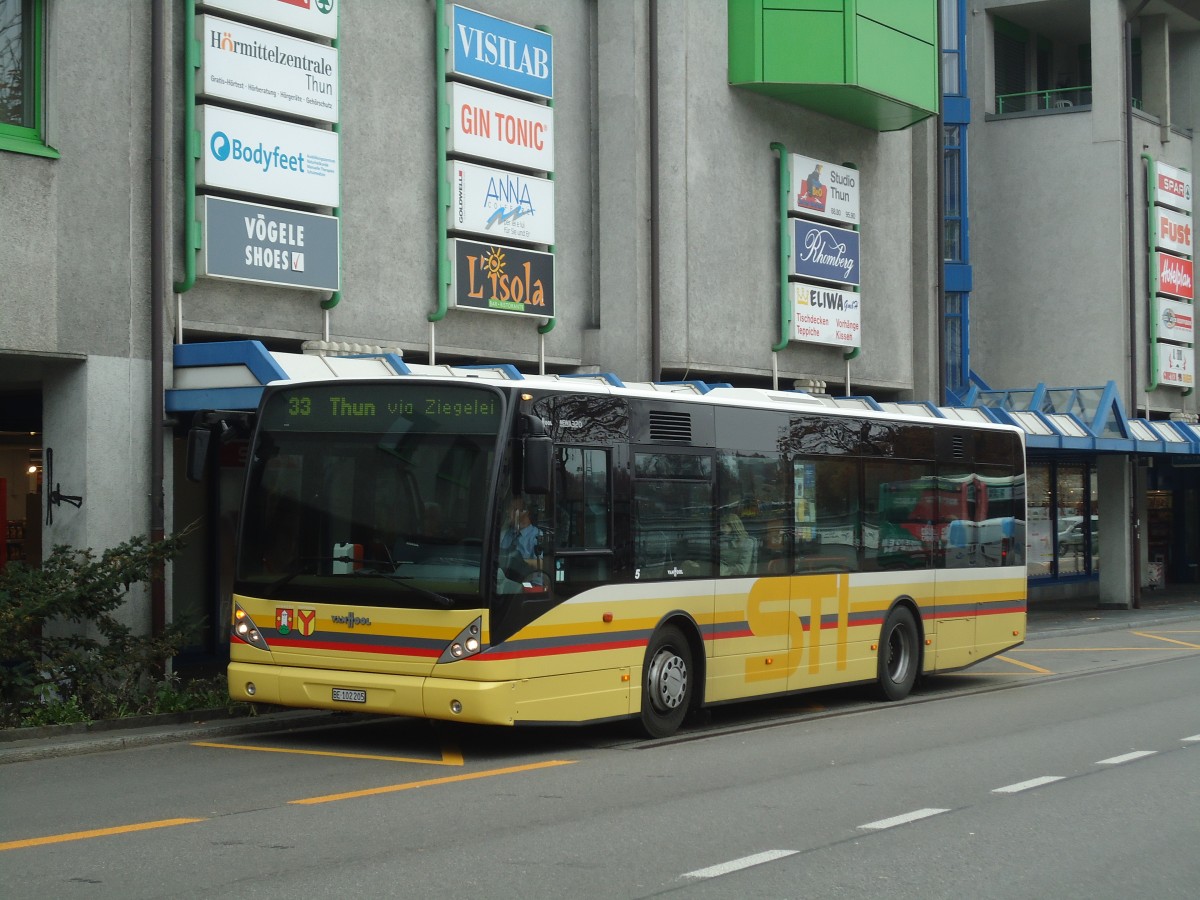 (136'738) - STI Thun - Nr. 5/BE 102'205 - Van Hool (ex Moser, Teuffenthal; ex Burri, Teuffenthal) am 11. November 2011 in Thun, Postbrcke