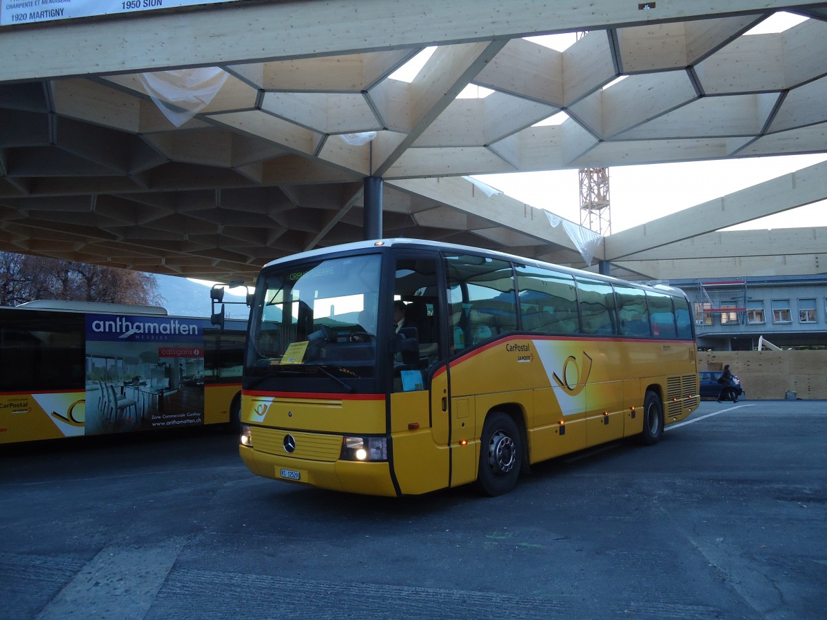 (136'875) - Mabillard, Lens - VS 12'529 - Mercedes am 22. November 2011 beim Bahnhof Sion