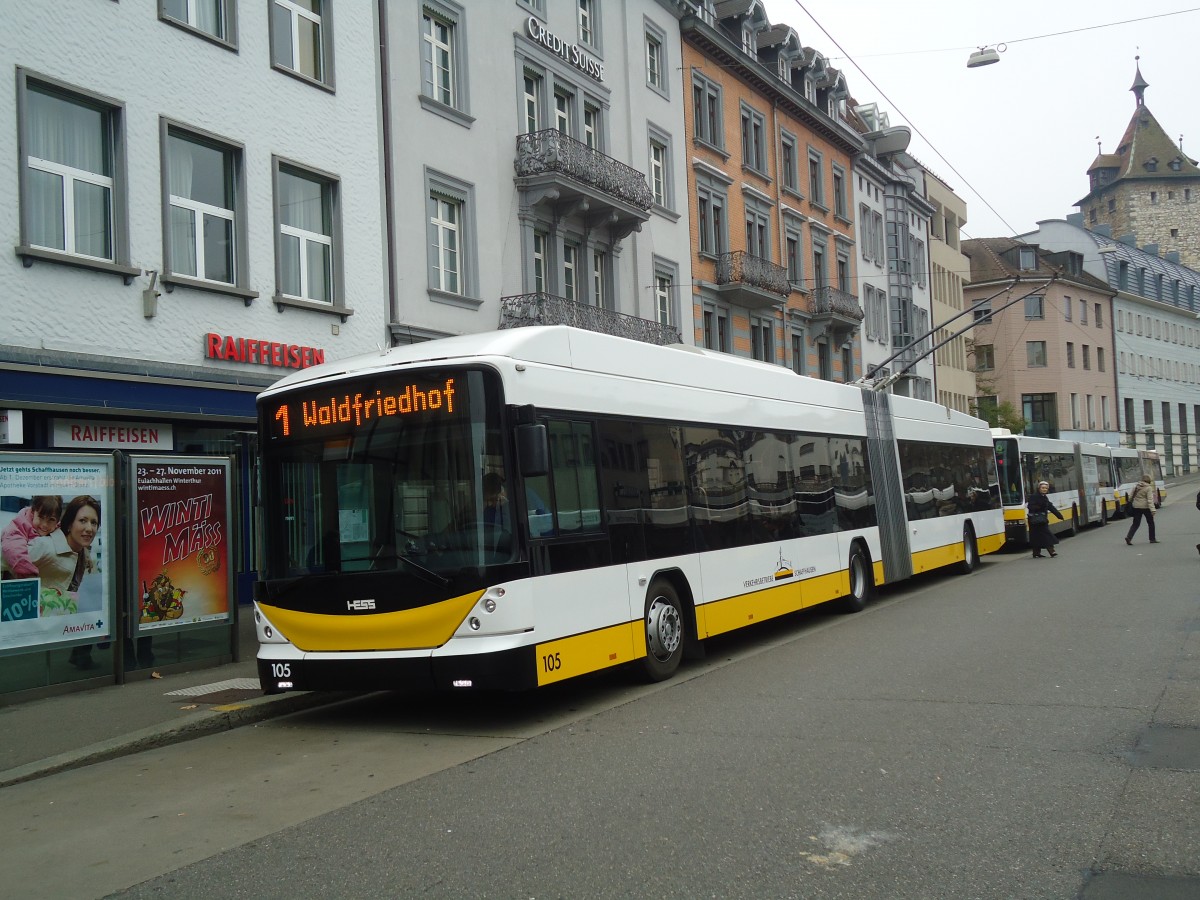 (136'976) - VBSH Schaffhausen - Nr. 105 - Hess/Hess Gelenktrolleybus am 24. November 2011 beim Bahnhof Schaffhausen