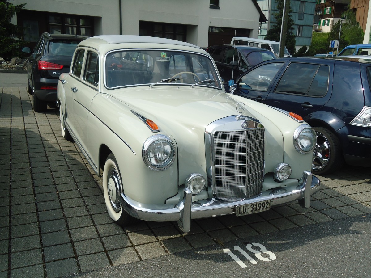 (139'097) - Mercedes - LU 31'992 - am 27. Mai 2012 in Sarnen, OiO