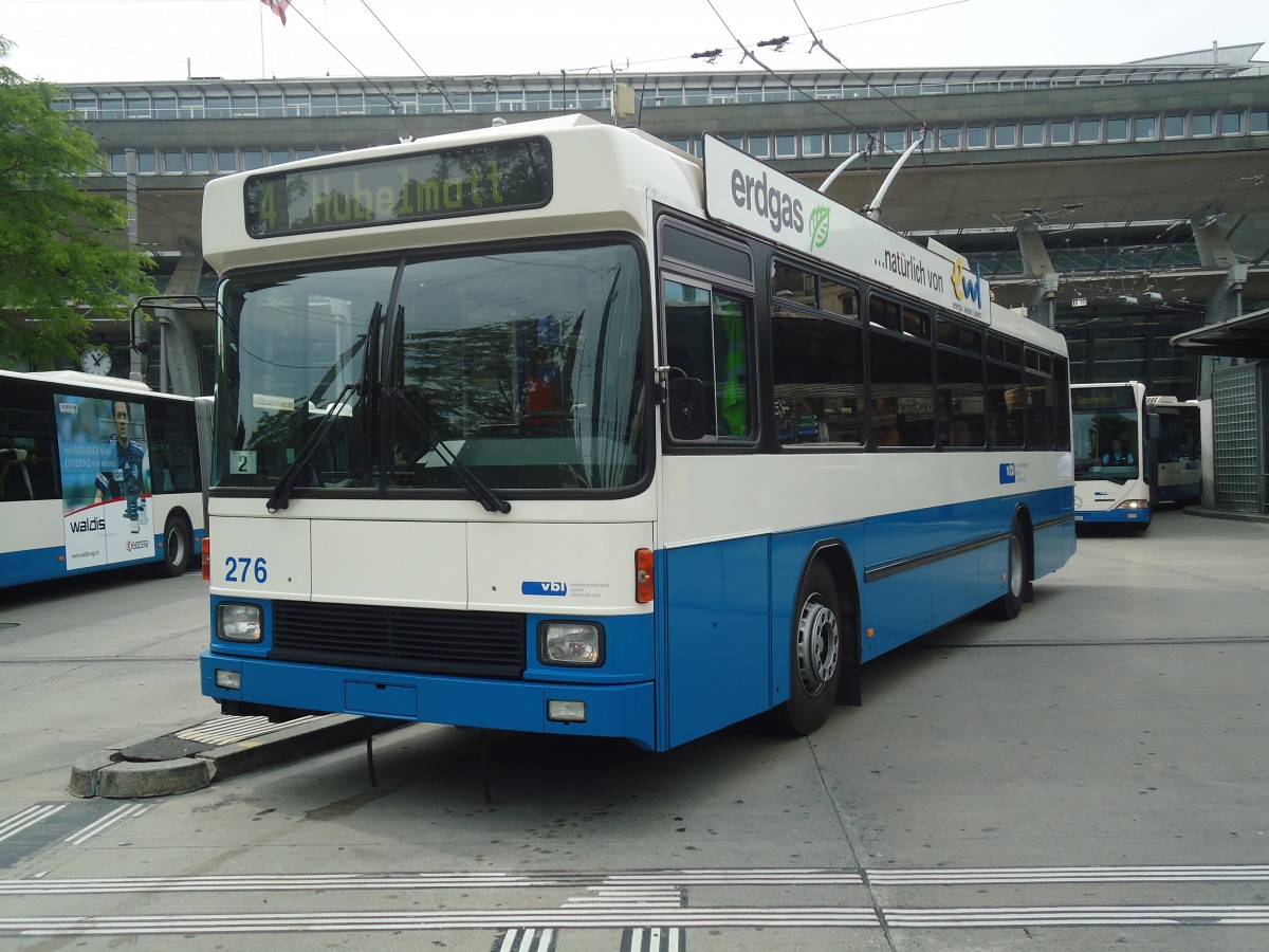 (139'102) - VBL Luzern - Nr. 276 - NAW/R&J-Hess Trolleybus am 27. Mai 2012 beim Bahnhof Luzern