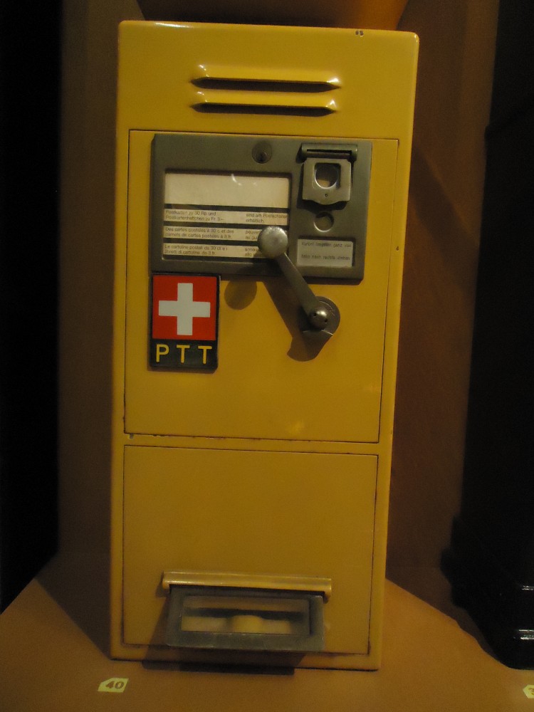 (139'312) - Alter Briefmarkenaustomat am 3. Juni 2012 in Bern, Museum fr Kommunikation