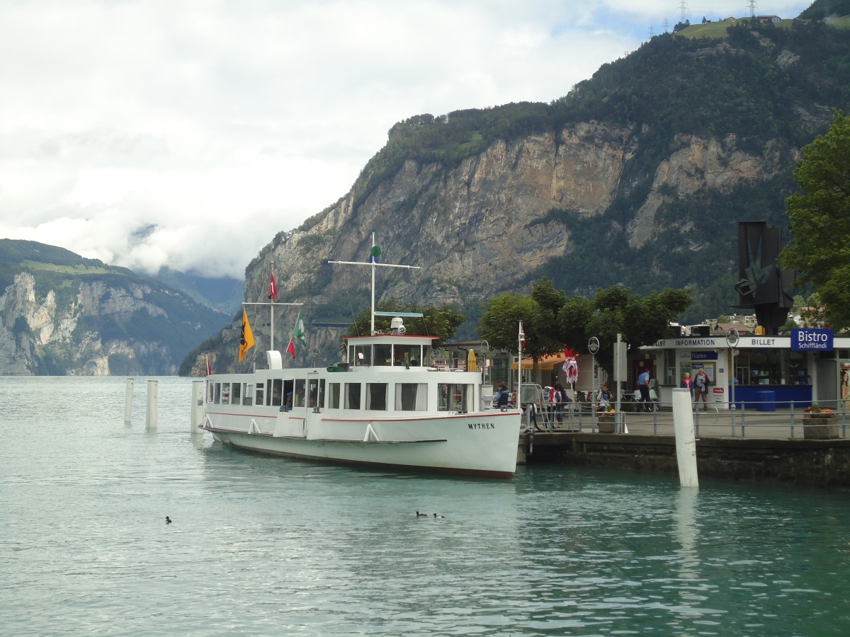 (139'409) - Motorschiff Mythen am 11. Juni 2012 bei der Schifflndte in Flelen