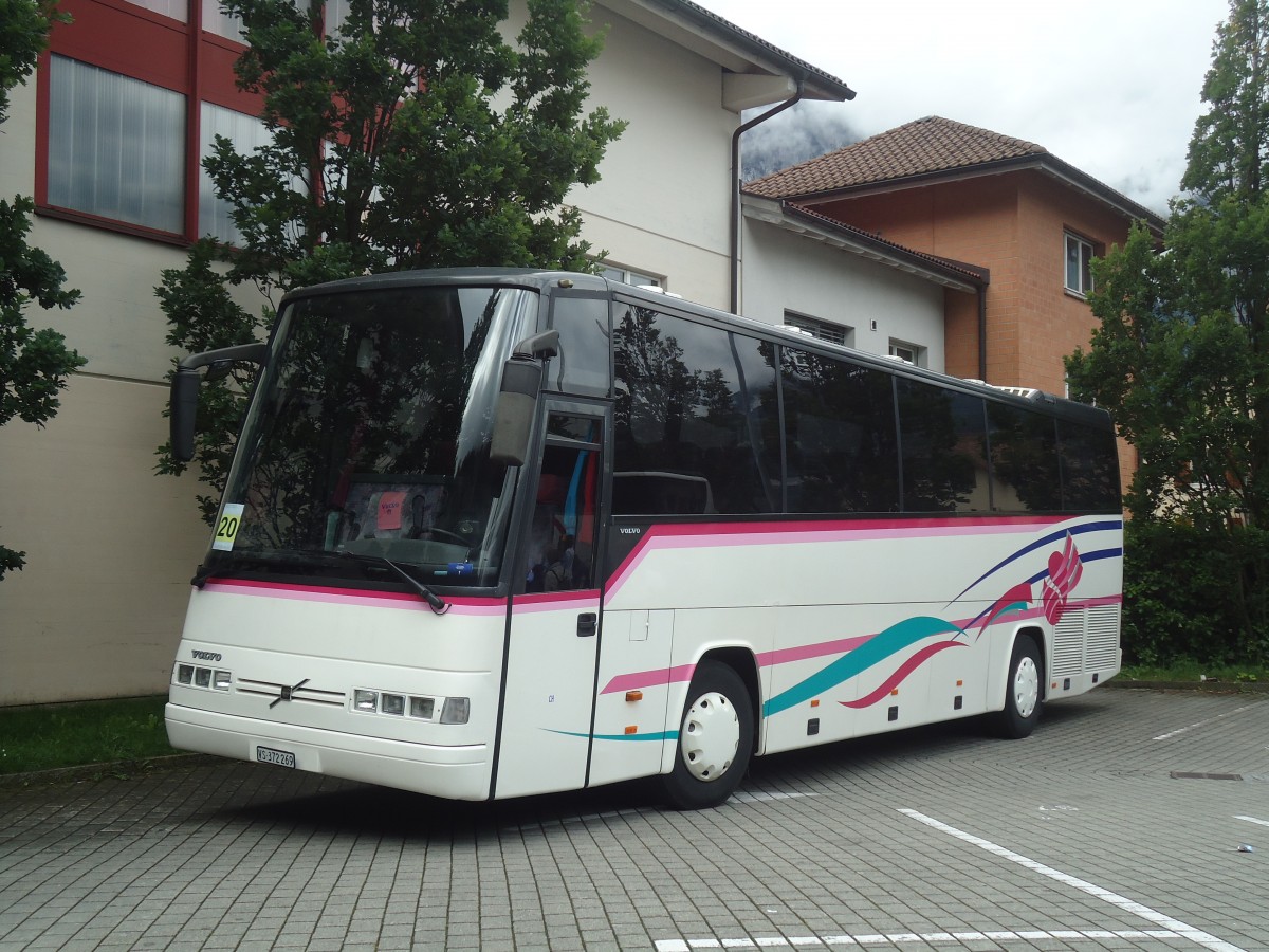 (139'412) - Alpes Tours Nicevic, Sion - VS 372'269 - Volvo/Drgmller (ex Gloor, Veltheim) am 2. Juni 2012 beim Bahnhof Flelen