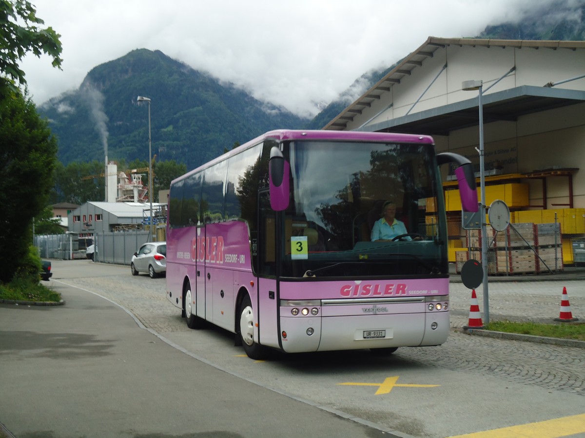 (139'416) - Gisler, Seedorf - UR 9331 - Van Hool am 11. Juni 2012 beim Bahnhof Flelen