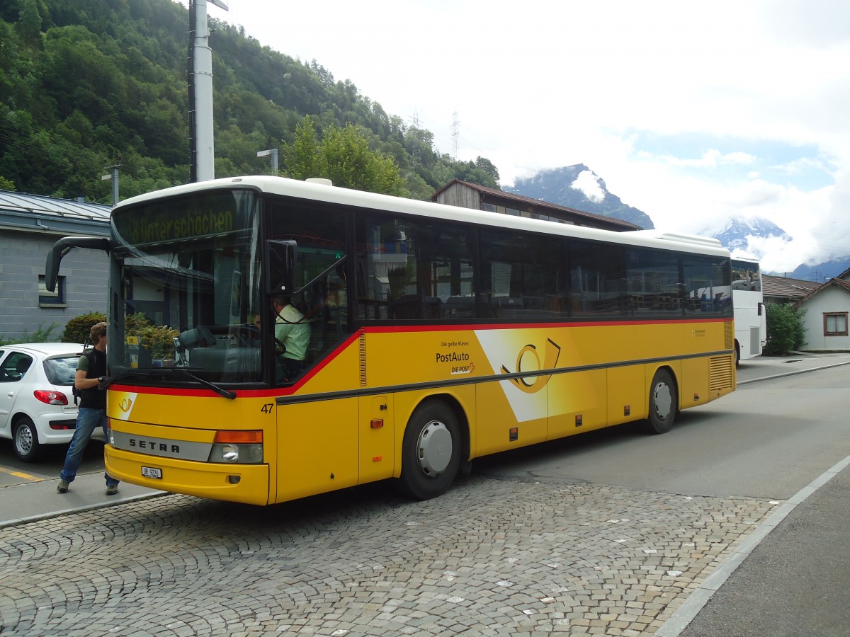 (139'426) - AAGU Altdorf - Nr. 47/UR 9226 - Setra am 11. Juni 2012 beim Bahnhof Flelen