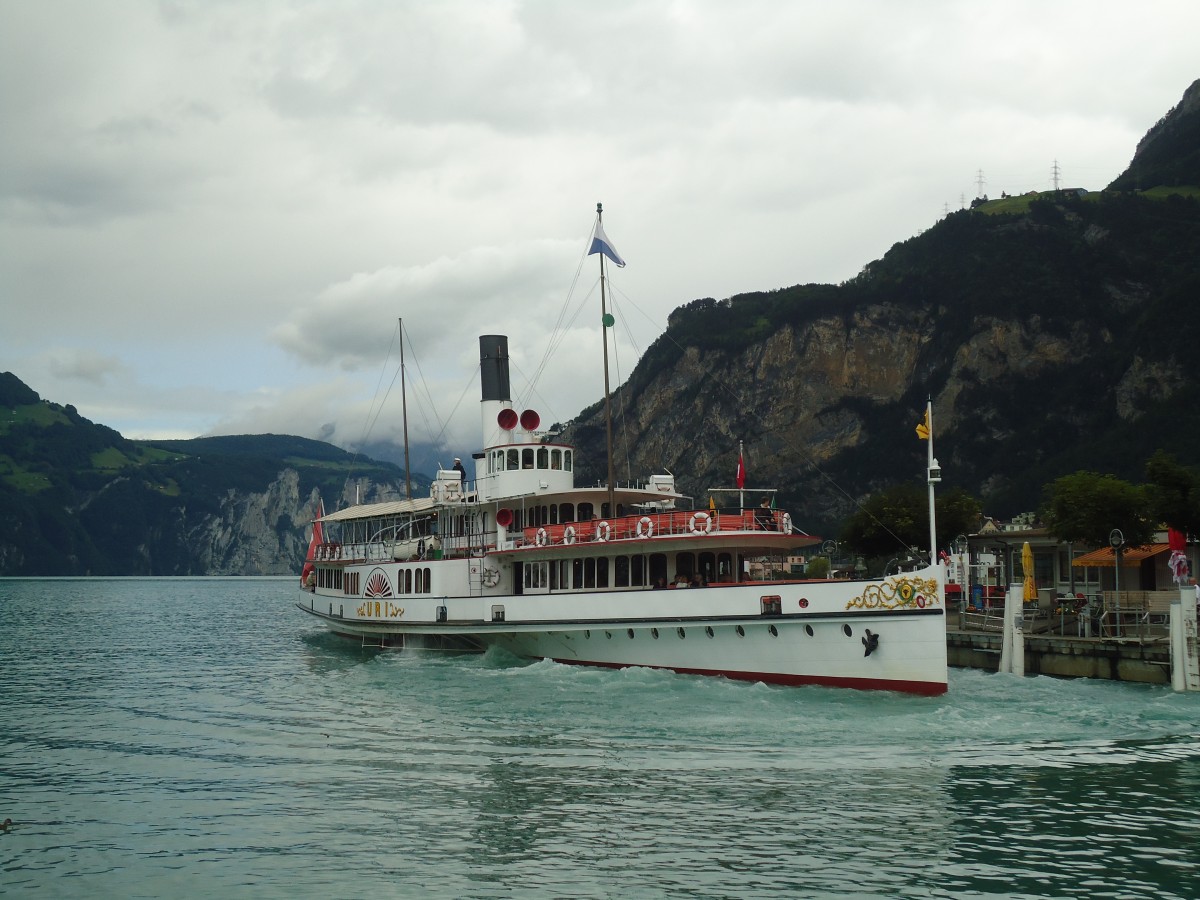 (139'451) - Dampfschiff Uri am 11. Juni 2012 bei der Schifflndte in Flelen