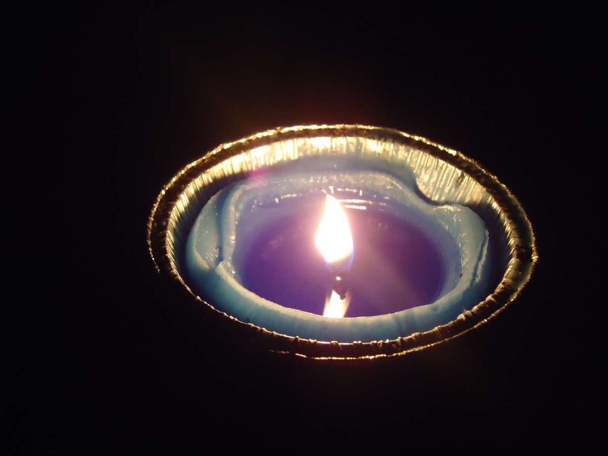 (140'901) - Kerzenlicht gegen Mcken am 25. Juli 2012