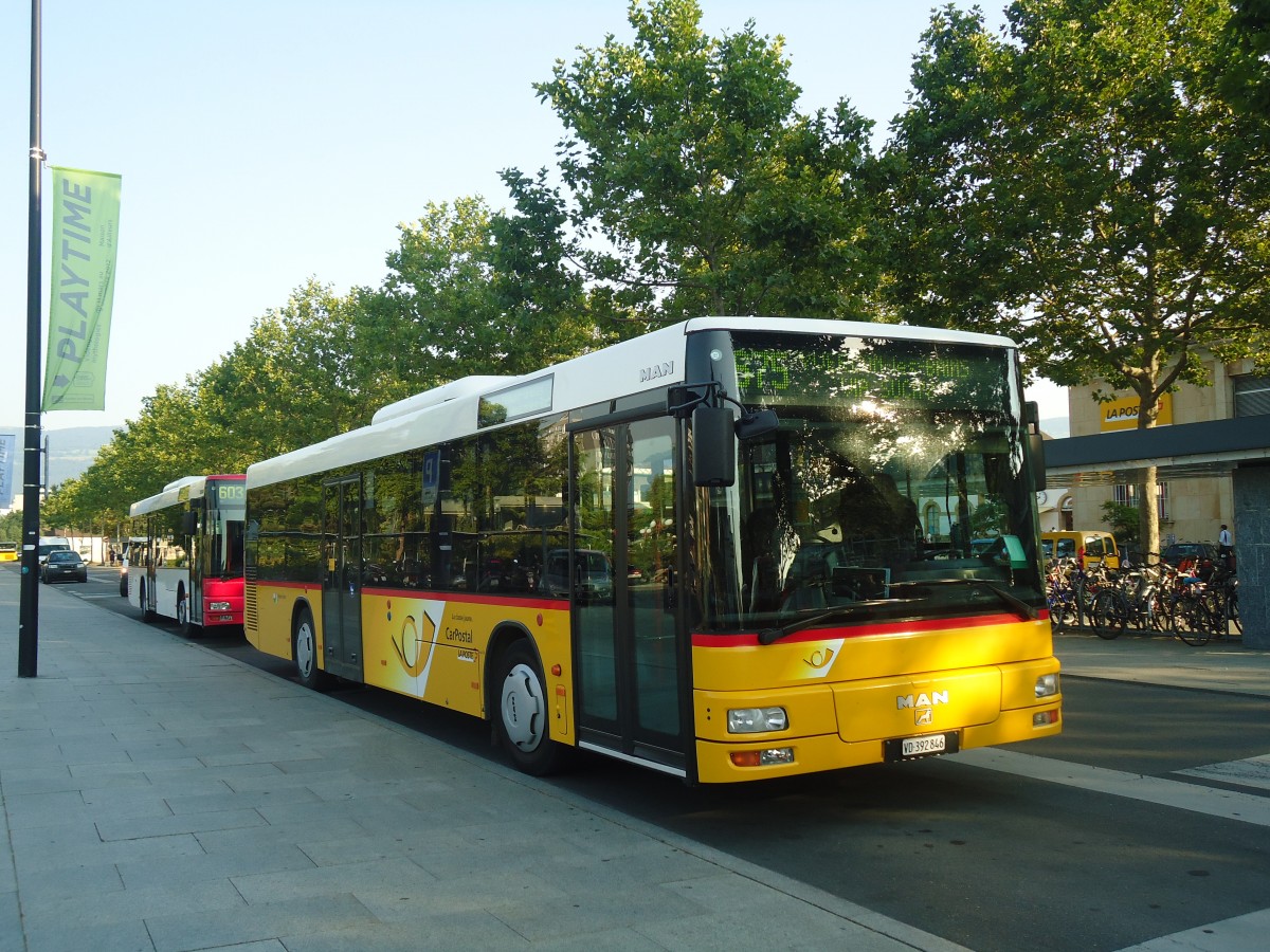 (140'955) - CarPostal Ouest - VD 392'846 - MAN am 27. Juli 2012 beim Bahnhof Yverdon