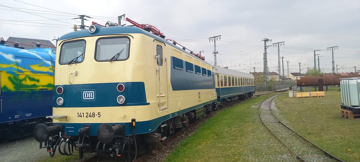 141 248-5 steht im DB Museum N�rnberg. 23.04.2022