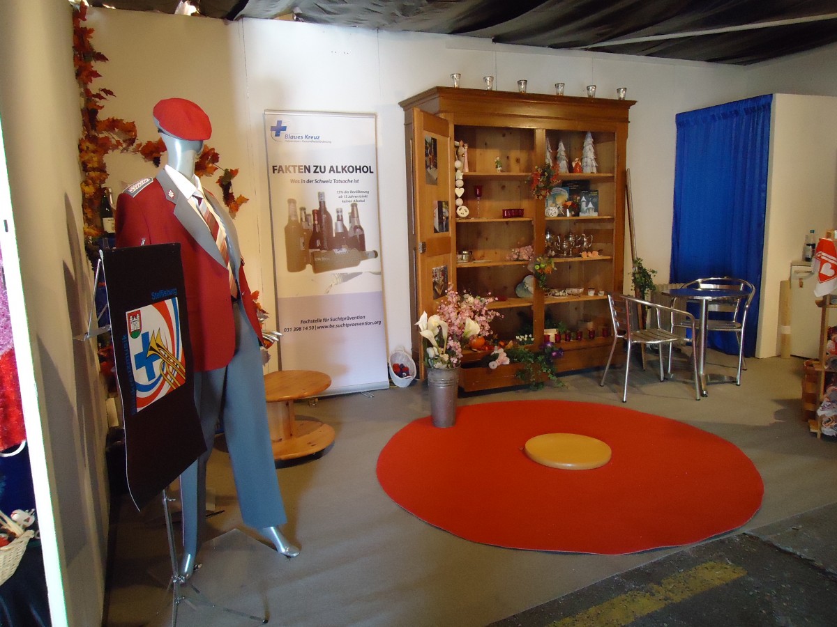 (142'166) - Die Blaukreuzmusik Steffisburg und der BrockiShop an der Neuland am 1. November 2012 in Thun, Expo