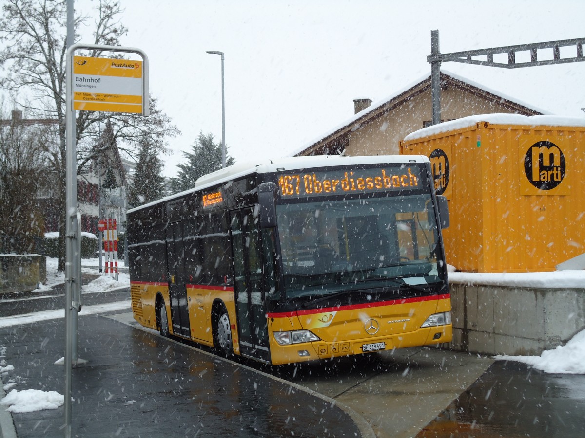 (142'438) - Lengacher, Wichtrach - Nr. 7/BE 619'491 - Mercedes am 10. Dezember 2012 beim Bahnhof Mnsingen