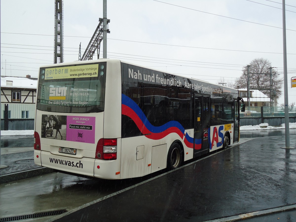 (142'443) - Lengacher, Mnsingen - Nr. 6/BE 382'422 - MAN/Gppel am 10. Dezember 2012 beim Bahnhof Mnsingen