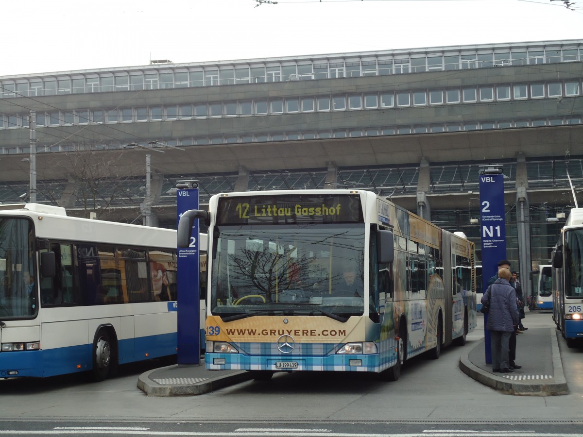 (142'959) - VBL Luzern - Nr. 139/LU 199'439 - Mercedes am 5. Januar 2013 beim Bahnhof Luzern