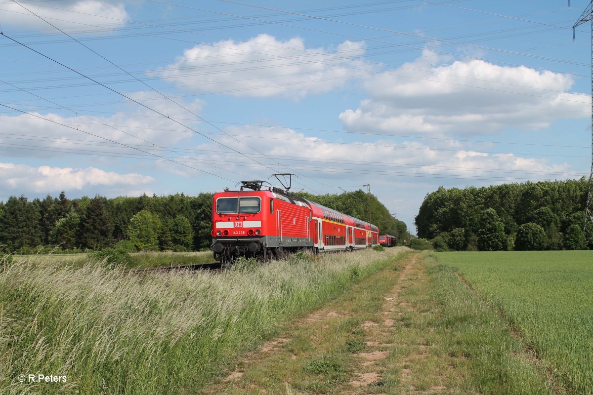 143 238 hiebt ihre RB 75 15723 Wiesbaden - Aschaffenburg bei der Stromkreistrennstelle Bischofsheim. 20.05.15