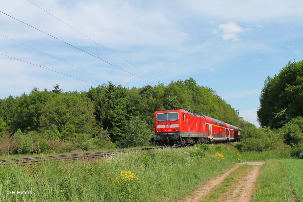 143 248 schiebt bei der Netztrennstelle ihre RB 75 15757 Wiesbaden/Mainz - Aschaffenburg. 15.05.15