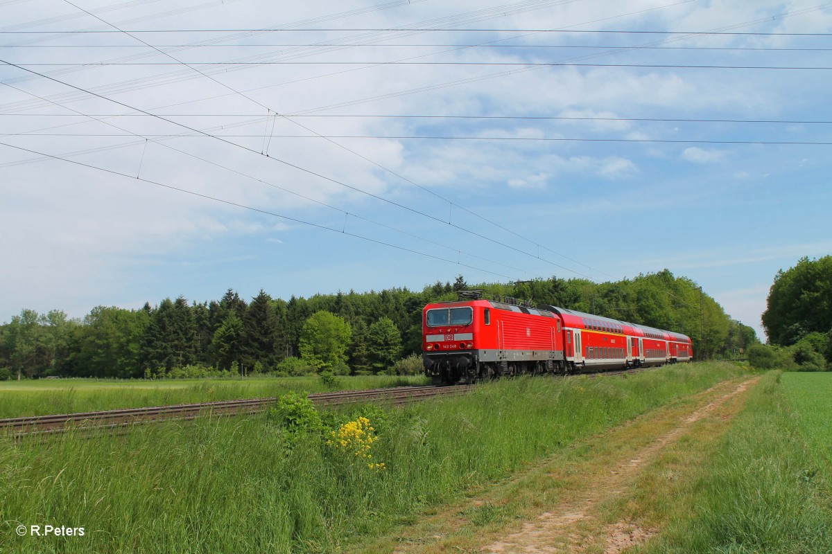 143 248 zieht bei der Netztrennstelle Mainz/Bischofsheim die RB75 15756 Darmstadt - Wiesbaden. 15.05.15