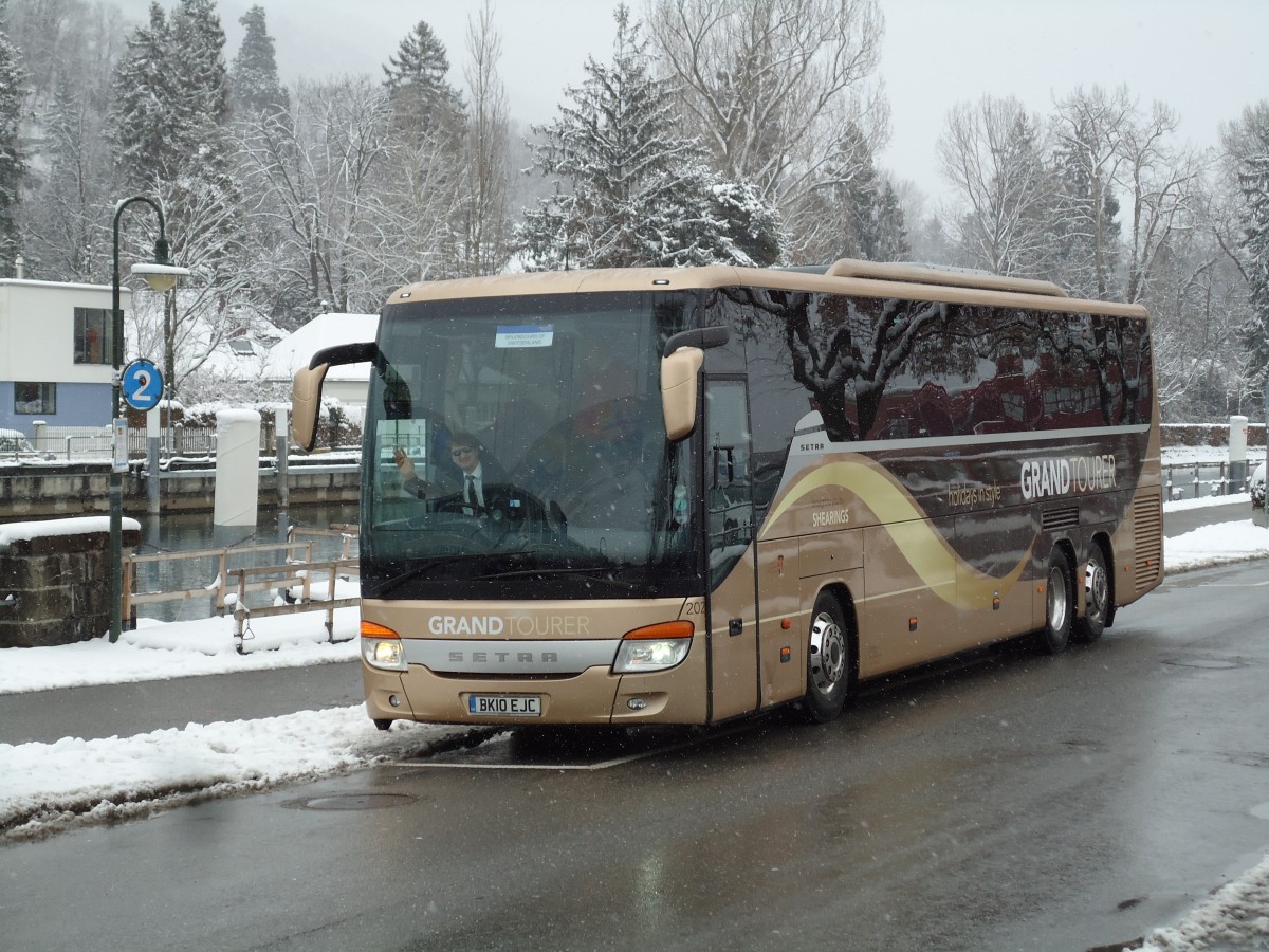 (143'180) - Aus England: Shearings, Wigan - Nr. 202/BK10 EJC - Setra am 7. Februar 2013 bei der Schifflndte Thun