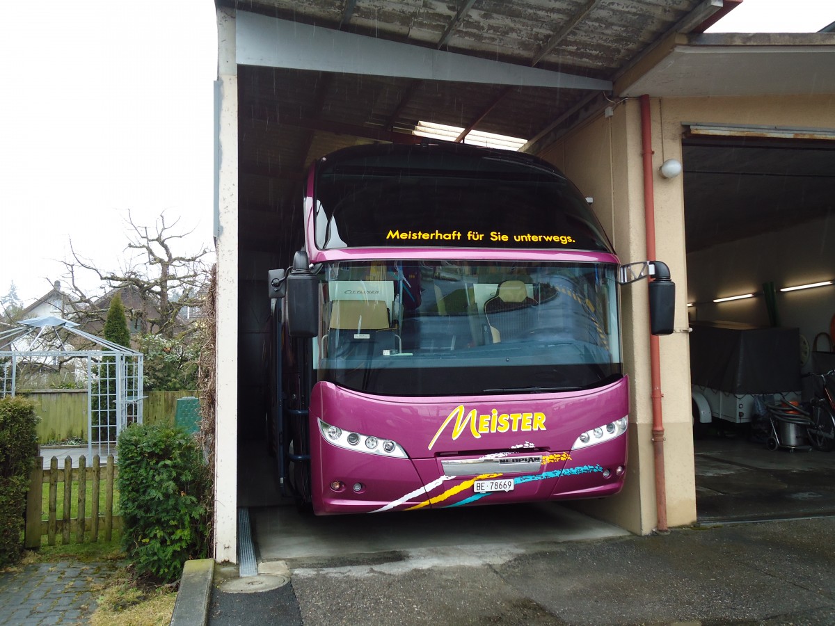 (143'578) - Meister, Thun - BE 78'669 - Neoplan am 29. Mrz 2013 in Thun, Garage