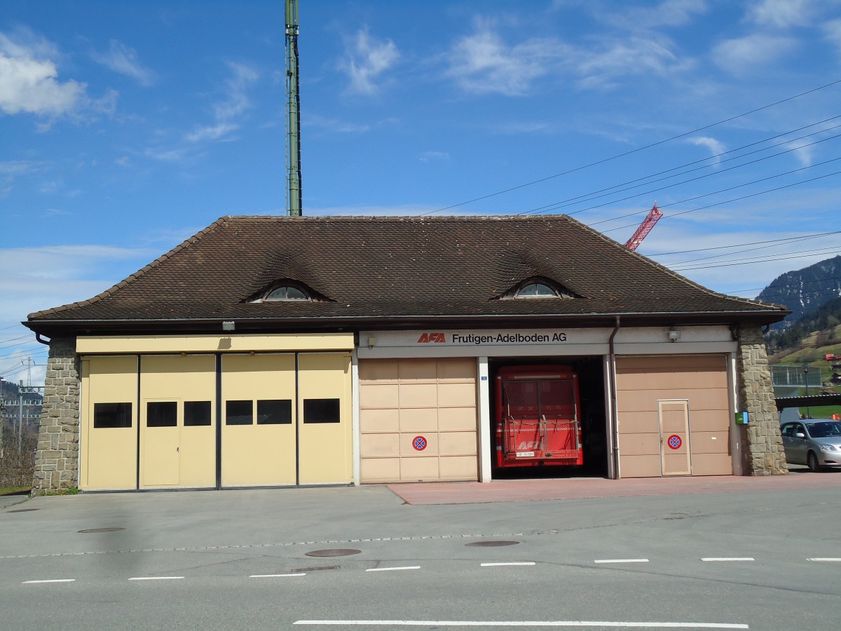 (143'621) - AFA-Garage am 13. April 2013 beim Bahnhof Frutigen