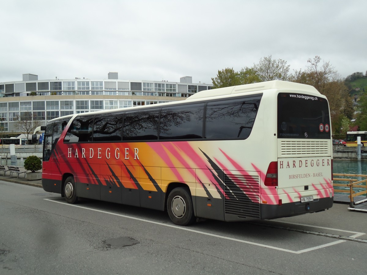 (143'925) - Hardegger, Birsfelden - BL 7129 - Mercedes am 28. April 2013 bei der Schifflndte Thun