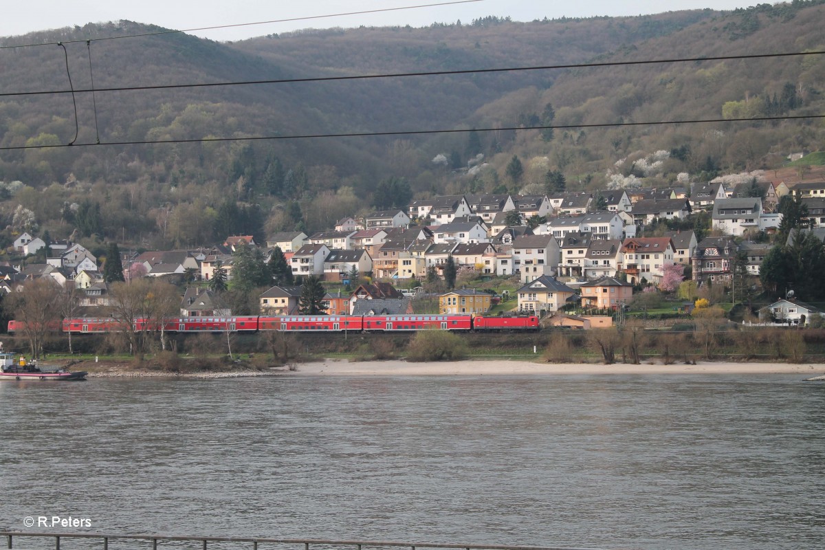 143iger Sandwitch als RE nach Koblenz bei Trechtinghausen. 21.03.14