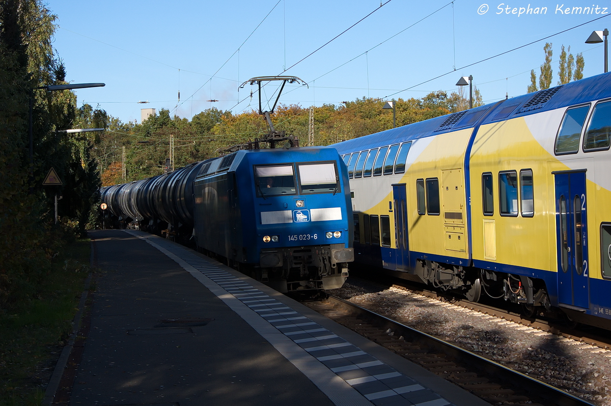 145 023-6 PRESS  DAMPFLOKBAHN-ROUTE Sachsen  (145 083-2) mit einem Kesselzug  Dieselkraftstoff oder Gasl oder Heizl (leicht)  in Uelzen und fuhr in Richtung Celle weiter. 18.10.2013