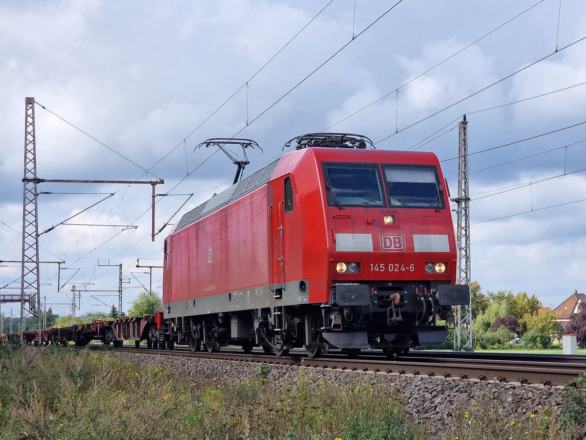 145 024-6 DB Cargo mit leeren Containerzug durch Dedesen-Gmmer.        23.09.2023