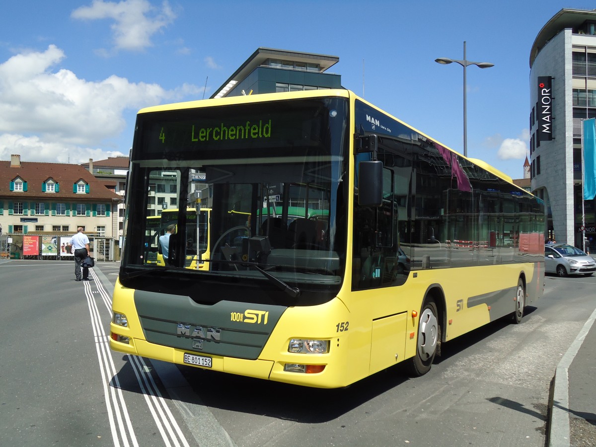 (145'551) - STI Thun - Nr. 152/BE 801'152 - MAN am 30. Juni 2013 beim Bahnhof Thun