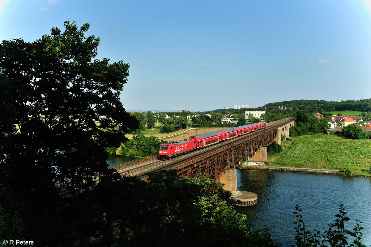 146 222-5  25 Jahre RAB Bahn  überquert mit dem RE50 RE4860 München - Nürnberg die Donau bei Regensburg Mariaort. 21.08.21