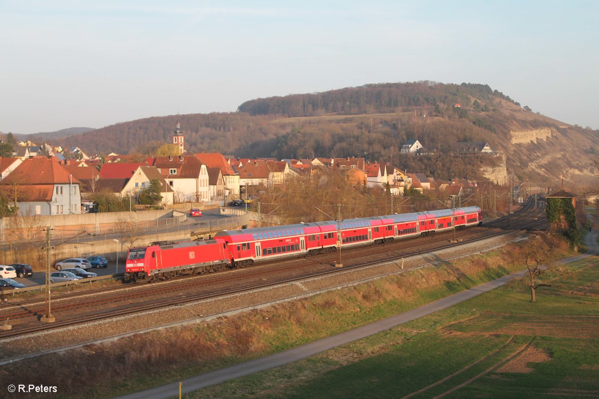 146 241-5 erreicht Retzbach-Zellingen mit dem RE 54 4622 Bamberg - Frankfurt/Station 16.03.17