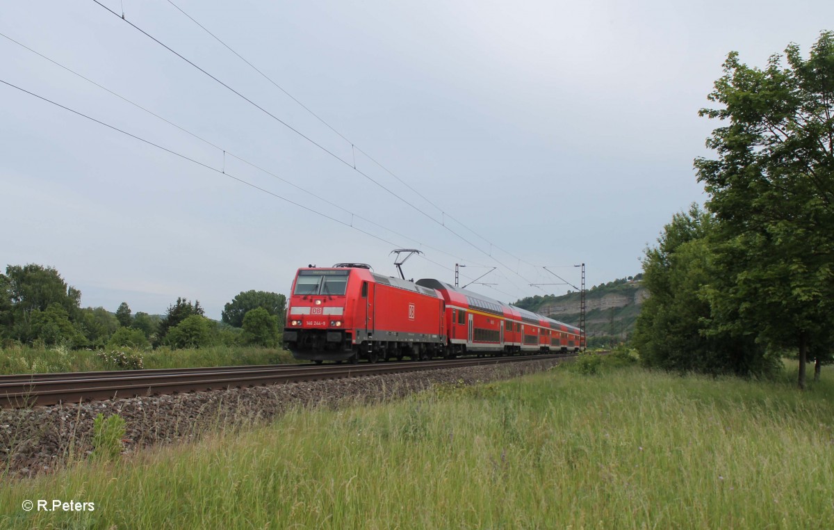 146 244-9 zieht kurz vor Thüngersheim den RE 4603 FRankfurt/Main - Würzburg. 02.06.15