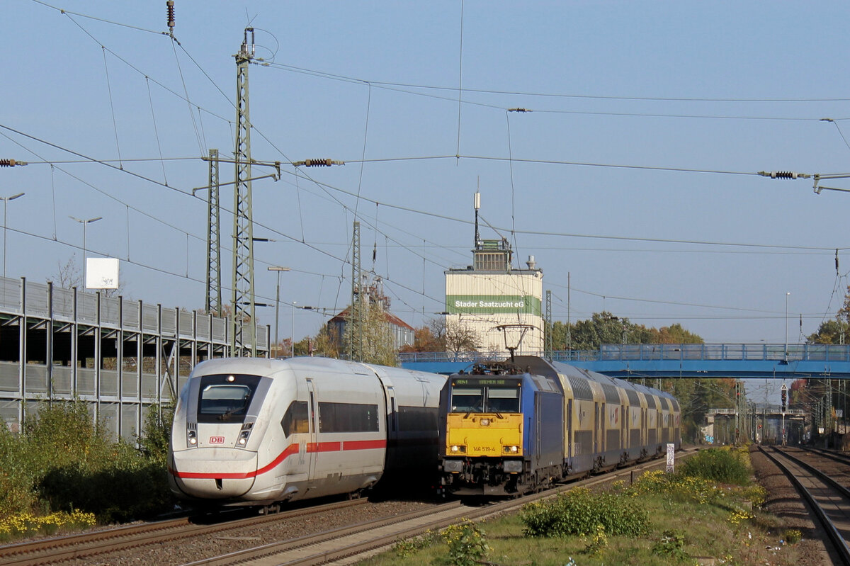 146 519-4 wird vom ICE 4 überholt. Tostedt, 30.10.2022.