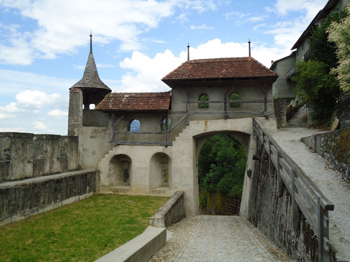 (146'525) - Im Innenhof des Schlosses Gruyres am 26. August 2013