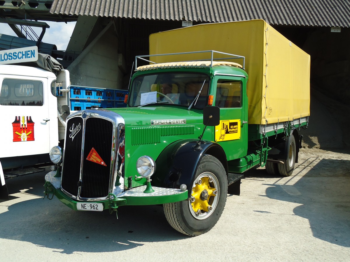 (146'697) - Les Mines d'Asphalte, Travers - NE 962 - Saurer am 31. August 2013 in Niederbipp, Saurertreffen