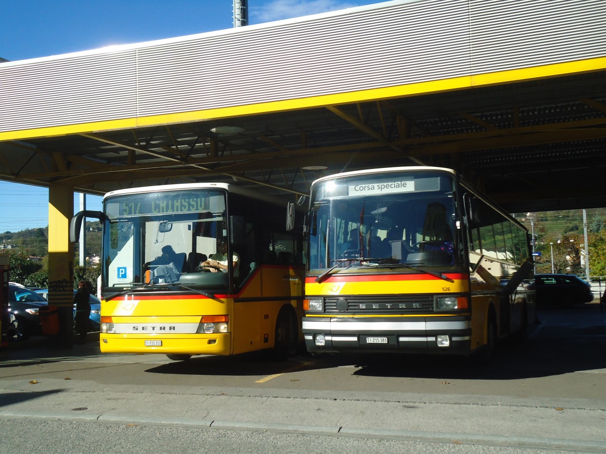 (147'856) - AutoPostale Ticino - Nr. 526/TI 215'381 - Setra (ex P 25'079) am 6. November 2013 beim Bahnhof Mendrisio