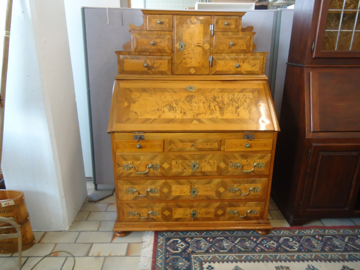 (148'123) - Barocksekretr von 1750 im BrockiShop am 22. November 2013