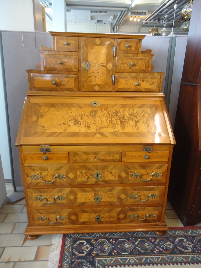(148'124) - Barocksekretr von 1750 im BrockiShop am 22. November 2013